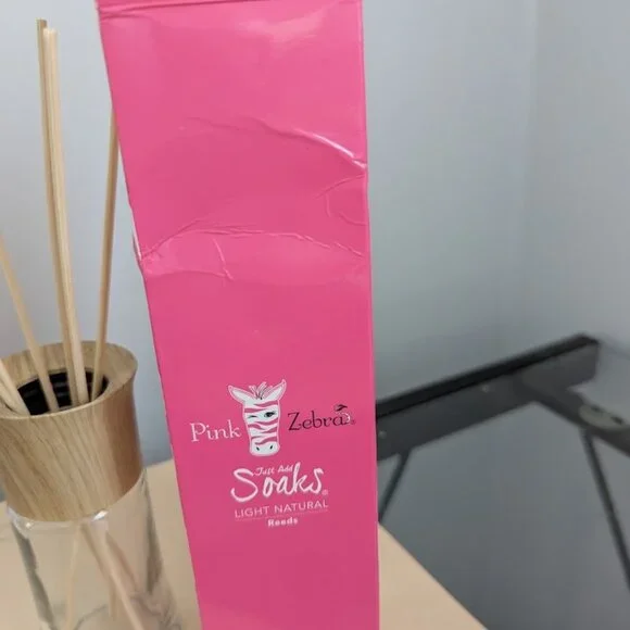 Pink Zebra - Natural Reeds - Scent Diffuser Oil - Picture 3 of 3
